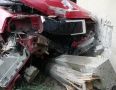 Krimi - NEHODA: Autom prerazili múr pri dome - P1170204.JPG